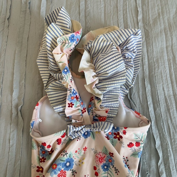 Ruffle Butts Bow V-Back One Piece Swimsuit | Size 6 - Picture 4 of 6